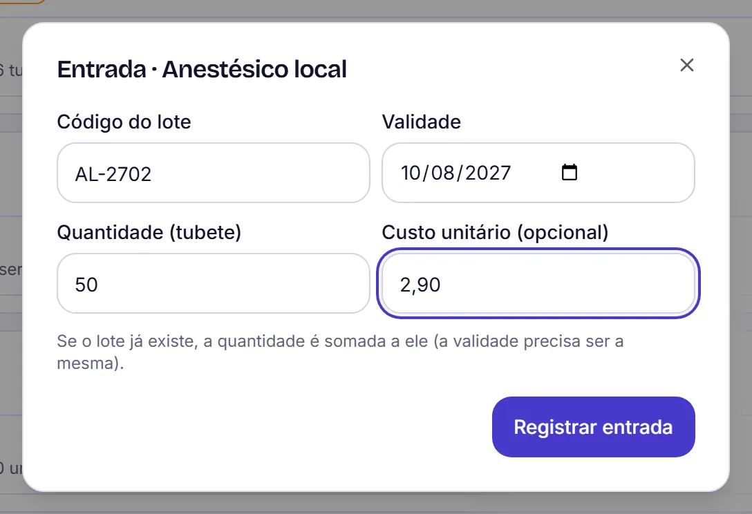 Janela Entrada do anestésico local com o código do lote, a validade, a quantidade de 50 tubetes e o custo unitário preenchidos.