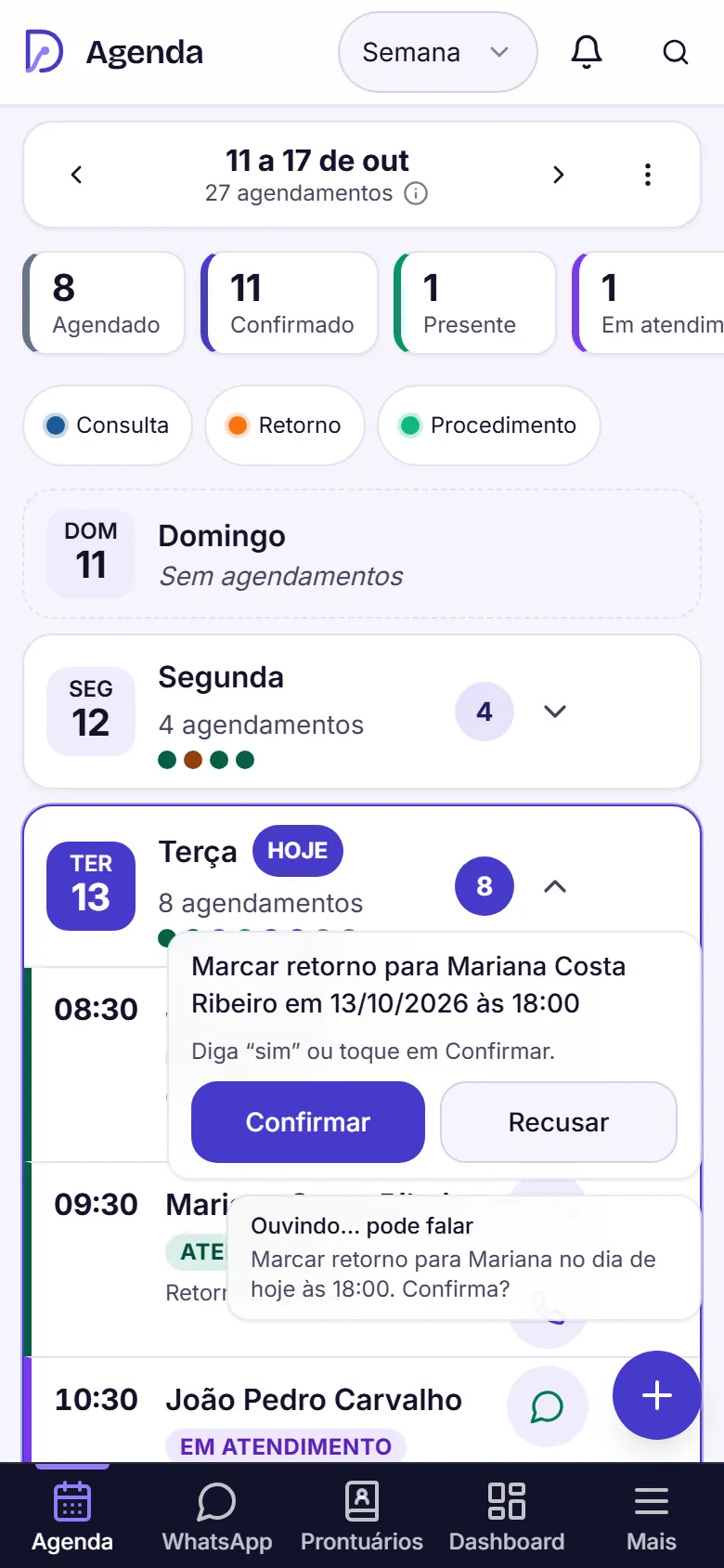Agenda no celular com um cartão de confirmação para marcar retorno de Mariana Costa Ribeiro às 18:00, com os botões Confirmar e Recusar, o aviso Ouvindo, pode falar e o botão de ações.
