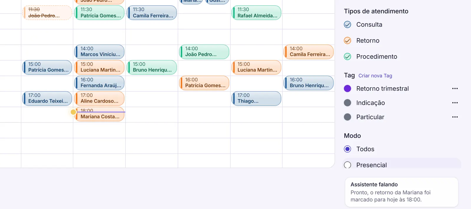 Agenda semanal com o retorno de Mariana Costa às 18:00 de terça-feira já marcado e a legenda do assistente: Pronto, o retorno da Mariana foi marcado para hoje às 18:00.
